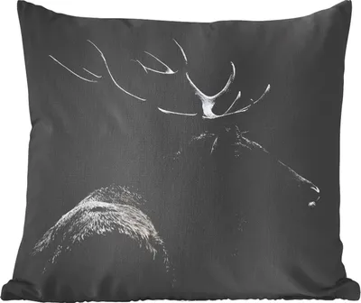 Produktbild von MuchoWow® Zierkissen Sofakissen Wohnzimmer Dekokissen 50x50 cm Hirsch - Schwarz - Porträt - Geweih - Tiere - Komfort - Sofakissen