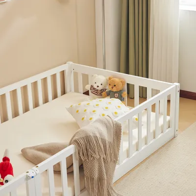 Produktbild von FCH Kinderbett 90 x 200 cm, Bodenbett, Zaunbett, Holzbett mit Rausfallschutz und Tür, Spielbett, für Kinder, Weiß