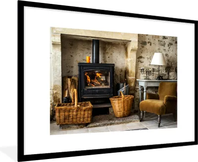 Produktbild von MuchoWow® Gerahmtes Poster Kamin in einem Wohnzimmer 90x60 cm - Poster mit Schwarzem Bilderrahmen Wandposter Rahmen Foto Bilder - Wanddekoration - Fotos