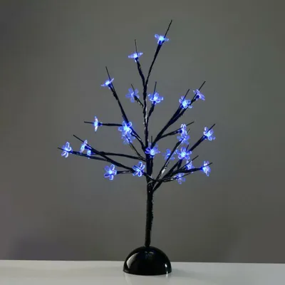 Imagen del producto de Árbol de mesa iluminado, 25 LEDs, 3 pilas AA, color azul, IP20, 10 x 10 x 45 cm, XCHERRYLEDBL45