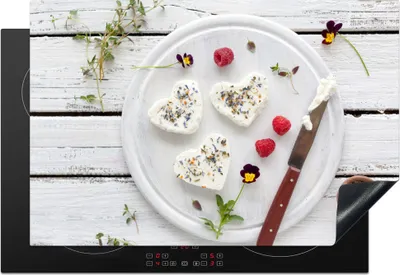 Produktbild von KitchenYeah© Herdabdeckplatte Ein Ziegenkäse mit Kräutern und Himbeeren , 77x51cm, Küche Deko, Glaskeramikkochfeld Herdabdeckung, Abdeckplatte fùr Kochfeld