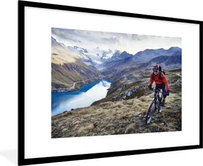 Produktbild von MuchoWow® Gerahmtes Poster Mountainbiker in der Schweiz 90x60 cm - Poster mit Schwarzem Bilderrahmen Wandposter Rahmen Foto Bilder - Wanddekoration - Fotos