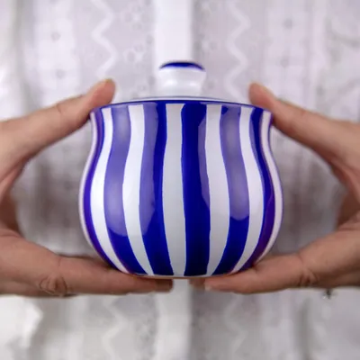 Keramik-Zuckerdose mit Deckel, marineblau gestreift, 285 g