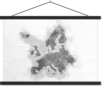 Produktbild von MuchoWow® Textilposter Karte - Europa - Schwarz - Weiß 60x40 cm mit schwarzem Rahmen - Hölzernes