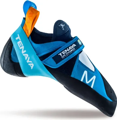 Kletterschuh Mastia von Tenaya; blau mit orangefarbenem Detail; mit Klettverschluss.