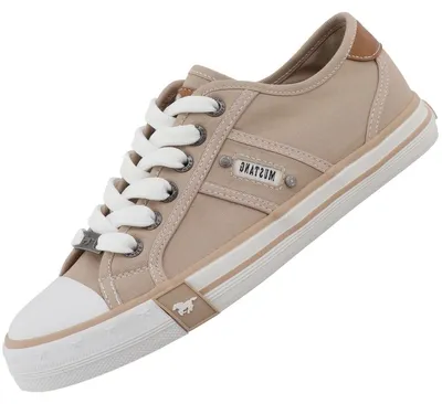 Das Bild zeigt einen Freizeitschuh in beiger Farbe der von der Seite betrachtet wird. Der Schuh hat eine helle flexible Sohle und ein schlichtes Design mit dekorativen Nähten.