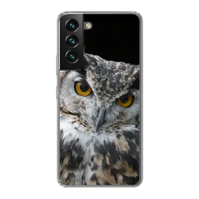 Produktbild von MuchoWow® Handyhülle Schutzhülle Hülle für Samsung Galaxy S22 Porträt einer braunen Eule auf schwarzem Hintergrund Silikon Softcase Handy Hülle - Mobiltelefonhülle