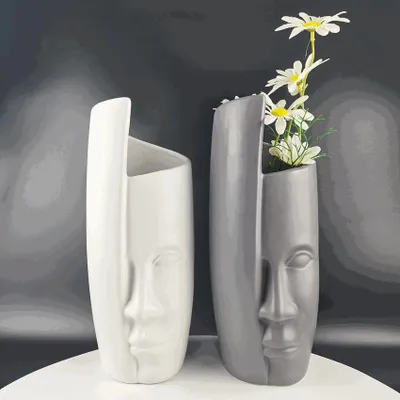 Produktbild von Moderne dekorative Keramikvase, weiße Figur mit eingewickeltem Gesicht – 31 cm