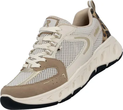 Das Bild zeigt einen Freizeitschuh in der Farbe Beige der von der Seite betrachtet wird. Der Schuh hat eine sportliche Form und zeigt feine Details in der Verarbeitung.