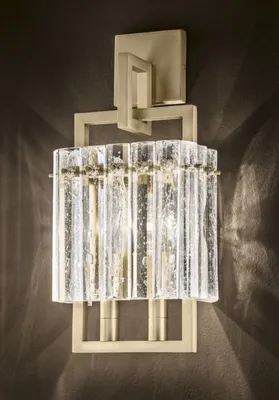Produktbild von Casa Padrino Luxus Wandleuchte Messing 22,5 x 13 x H. 45 cm - Metall Wandlampe mit Glas Lampenschirm - Luxus Wandleuchten - Luxus Qualität -  Italy