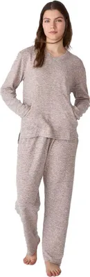 Imagen del producto de Pijama de mujer de la marca J&J Brothers, modelo JJB5, con mangas largas y tejido suave