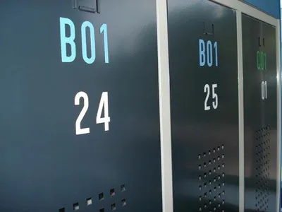 Produktbild von Selbstklebende Buchstaben und Zahlen Rot  x  x 200 mm - Rot - Monomeric vinyl film - 0,1 mm - In -  & Outdoor - Nutzung - ZL350