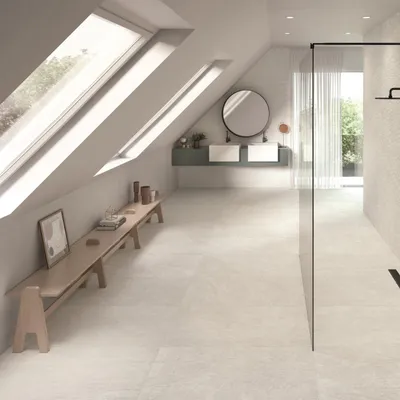 Imagen del producto de CASA39. Gres porcelánico con efecto piedra, color blanco, 60x120 cm, colección Oros Stone de Ergon