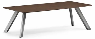 Image de Table moderne avec des pieds en acier inoxydable et un plateau en bois, idéale pour les bureaux élégants