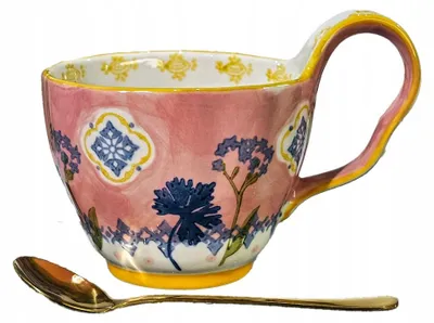 Productafbeelding van Boho mok met lepel Handgeschilderde bloemen Porselein Groot 550ml ROZE