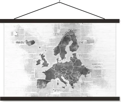 Produktbild von MuchoWow® Textilposter Eurocard auf Zeitungspapier - schwarz und weiß 120x80 cm mit schwarzem Rahmen - Wanddeko
