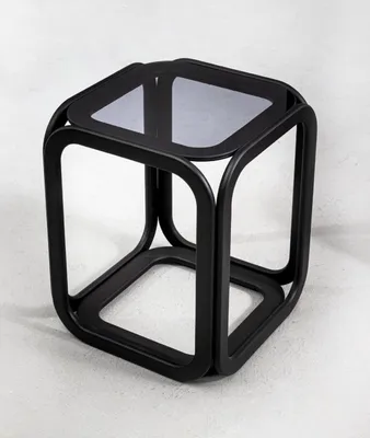 Immagine prodotto di Elegante tavolino in vetro con struttura in legno per accenti di stile