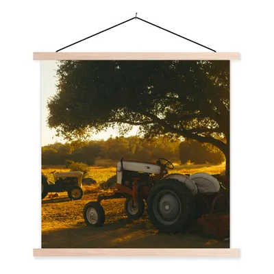Produktbild von MuchoWow® Textilposter Traktor - Sonne - Baum - Landschaft 120x120 cm mit holzfarbenen Rahmen - Textil-Poster