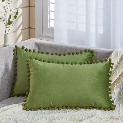 Produktbild von Unyqoos® 2er-Set Kissenbezüge aus 100% Samt 40 x 60 cm (ohne Füllung), tannengrün mit Bombel, dekorative Sofakissen- & Kopfkissenhüllen