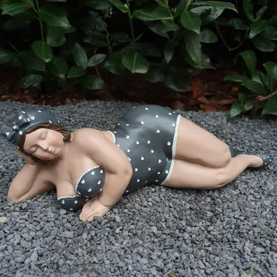 Produktbild von Gartenfigur liegende Badenixe Figur 39 cm lang