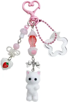 Productafbeelding van Pluche kattensleutelhanger met hartstrik en aardbeienbedel