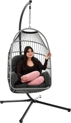 Imagen del producto de Silla colgante con estructura de ratán ecológico, plegable, para uso en exteriores. Modelo Beluno
