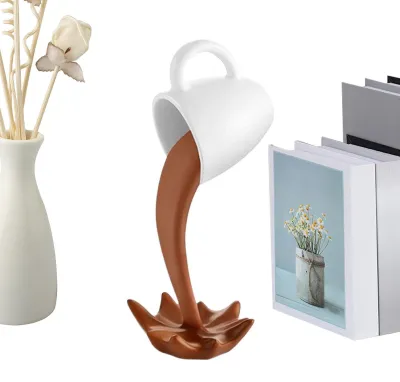 Image de Sculpture décorative représentant une tasse de café qui se renverse