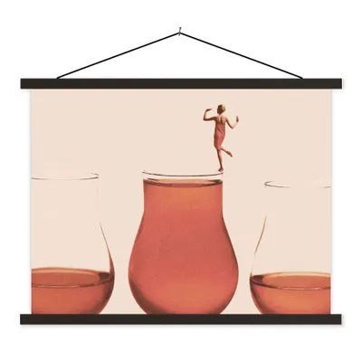 Produktbild von MuchoWow® Textilposter Frau - Wein - Jahrgang 40x30 cm mit schwarzem Rahmen - Dekorationen