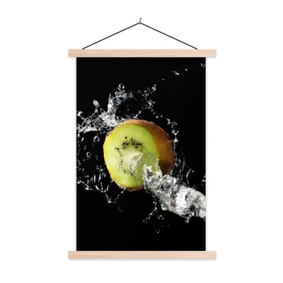 Produktbild von MuchoWow® Textilposter Kiwi - Obst - Stillleben - Wasser - Schwarz 60x90 cm mit holzfarbenen Rahmen - Textil
