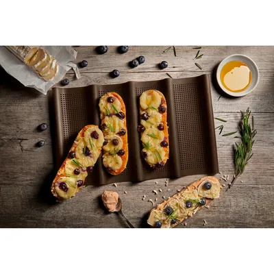 Immagine prodotto di Teglia per mini baguette Lurch 32,5 x 20,5 cm 4 pieghe in silicone marrone