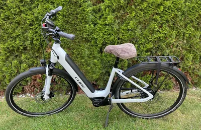 Produktbild von Reissner Lammfelle Fahrradsattel Bezug Fahrradsattelüberzug aus echtem Merino Lammfell FSB-A-0-MAU Mausgrau 27x24cm Gr.0