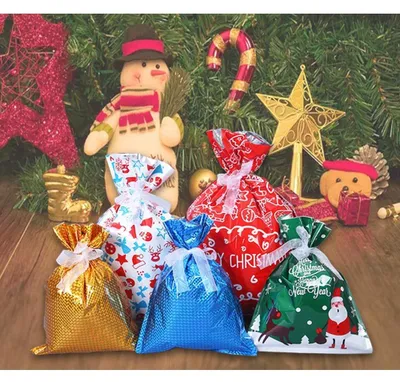 Produktbild von Elzusha - 30 Stück Geschenktüten - Weihnachtliche Zugbeutel - 5 Designs - Große/Mittlere/Kleine Größen - OPP/Aluminiumfolie - Angenehme Textur - Geschenktüten