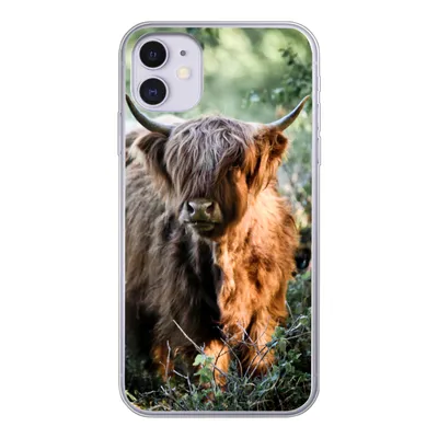 Produktbild von MuchoWow® Handyhülle Schutzhülle Hülle für iPhone 11 Schottische Highlander - Wald - Tiere Silikon Softcase Handy Hülle - Handytasche