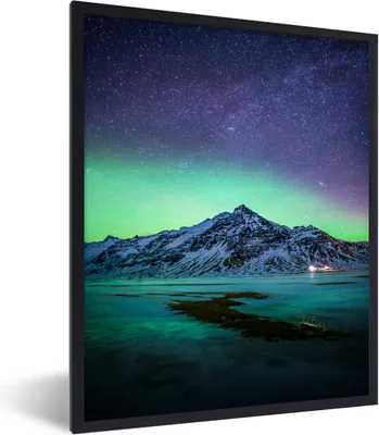 Produktbild von MuchoWow® Gerahmtes Poster Berg - Nordlichter - Schweden - Schnee - Grün - Winter 60x80 cm - Poster mit Schwarzem Bilderrahmen Wandposter Rahmen Foto Bilder - Premium - Wanddeko Wohnzimmer
