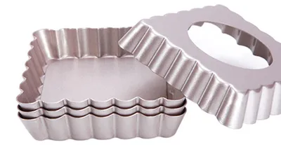 Image de Lot de 4 : mini-moules à tarte carrés de 10 cm avec revêtement antiadhésif et fond amovible, moule à quiche avec revêtement antiadhésif, bords striés robustes