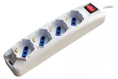 Imagen del producto de Regleta de enchufes Alcapower, con 4 enchufes Schuko/Bipasso, cable de 1,5 metros, conector angular de 16A, interruptor con luz y una potencia máxima de 3500W, color blanco.