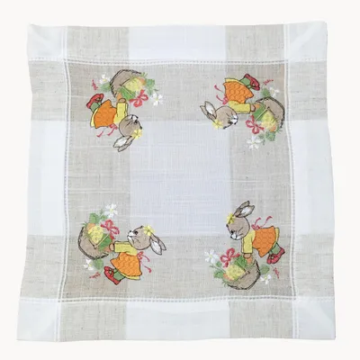Image de Nappe chemin de table broderie lapine Pâques 35 x 35 cm