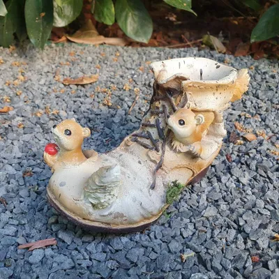 Produktbild von Gartenfigur Pflanzschuh mit Eichhörnchen zum bepflanzen 8 cm