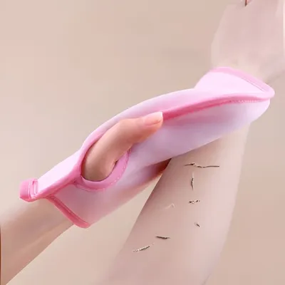 Produktbild von Tiefenreinigender PVA-Schwamm Rosa Badehandschuh mit sanftem Peeling für alle Hauttypen, Zubehör für die Dusche - EXFOSILVA