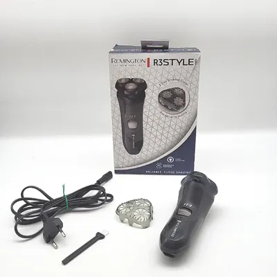 A Remington R3 Style Series R3002 electric shaver and its accessories are displayed on a white background, with the product's packaging also visible.