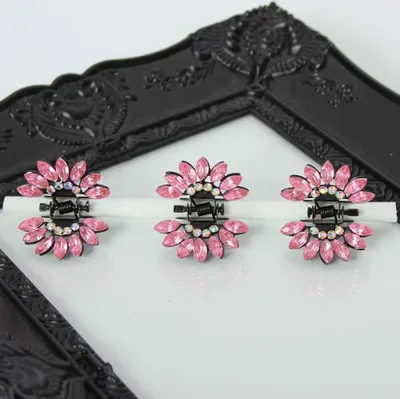 Produktbild von 3 x Mini Haarklammern in Blüten Form mit Strass-Steinen bestückt Rosa