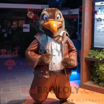 Produktbild von Brauner REDBROKOLY Pinguin-Maskottchen-Kostümcharakter mit Lederjacke und Fäustlingen