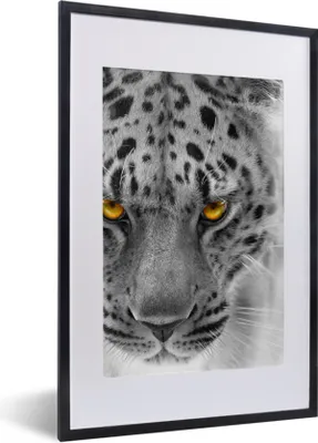 Produktbild von MuchoWow® Gerahmtes Poster Leopard - Schwarz - Weiß - Gelb 40x60 cm - Poster mit Schwarzem Bilderrahmen Wandposter Rahmen Foto Bilder - Poster in Rahmen