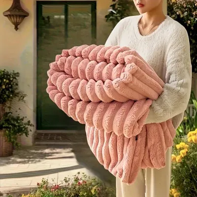 Produktbild von Luxus Samt Decke 150x200 cm – Weich & Bequem, Ganzjahresdecke, Flanell, Maschine, Rosa
