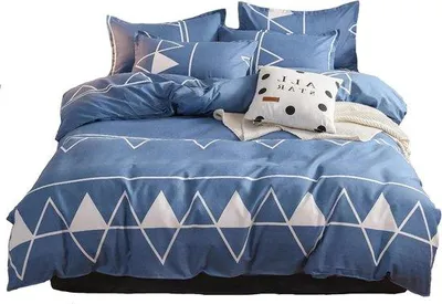 Produktbild von Dekbedovertrekset aus Microfaser in blauem Dreieckmuster - 4-teilig - 105 cm x 180/220 cm - inklusive Bettwäsche und Kissenbezug 48 x 74 cm