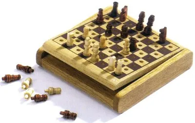 Produktbild von Schach Reisespiel aus Holz, klappbares Brett für 2 Spieler