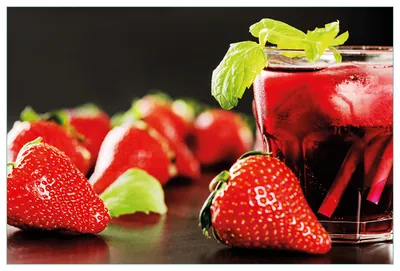 Produktbild von Wallario Küchenrückwand aus Glas, Größe: 90 x 60 cm, Motiv: Erdbeer-Mojito - Frische Erdbeeren | Spritzschutz | abwischbar | pflegeleicht | in