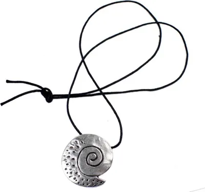 Produktbild von Minott Kette schwarzes Lederband zum verknoten mit Muschel Anhänger 21344