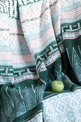 Immagine prodotto di Unyqoos® Coperta avvolgente, 150 x 200 cm – 58% cotone, coperta morbida per soggiorno e camera da letto, traspirante, lavabile in lavatrice fino a 30 °C