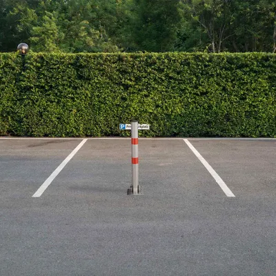 Produktbild von Absperrpfosten aus Stahl, klappbar, zur Sicherung von Parkplätzen und Einfahrten
